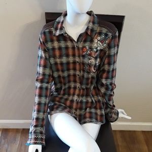 BEAUTIFUL Double Ranch flannel embroiderd blouse